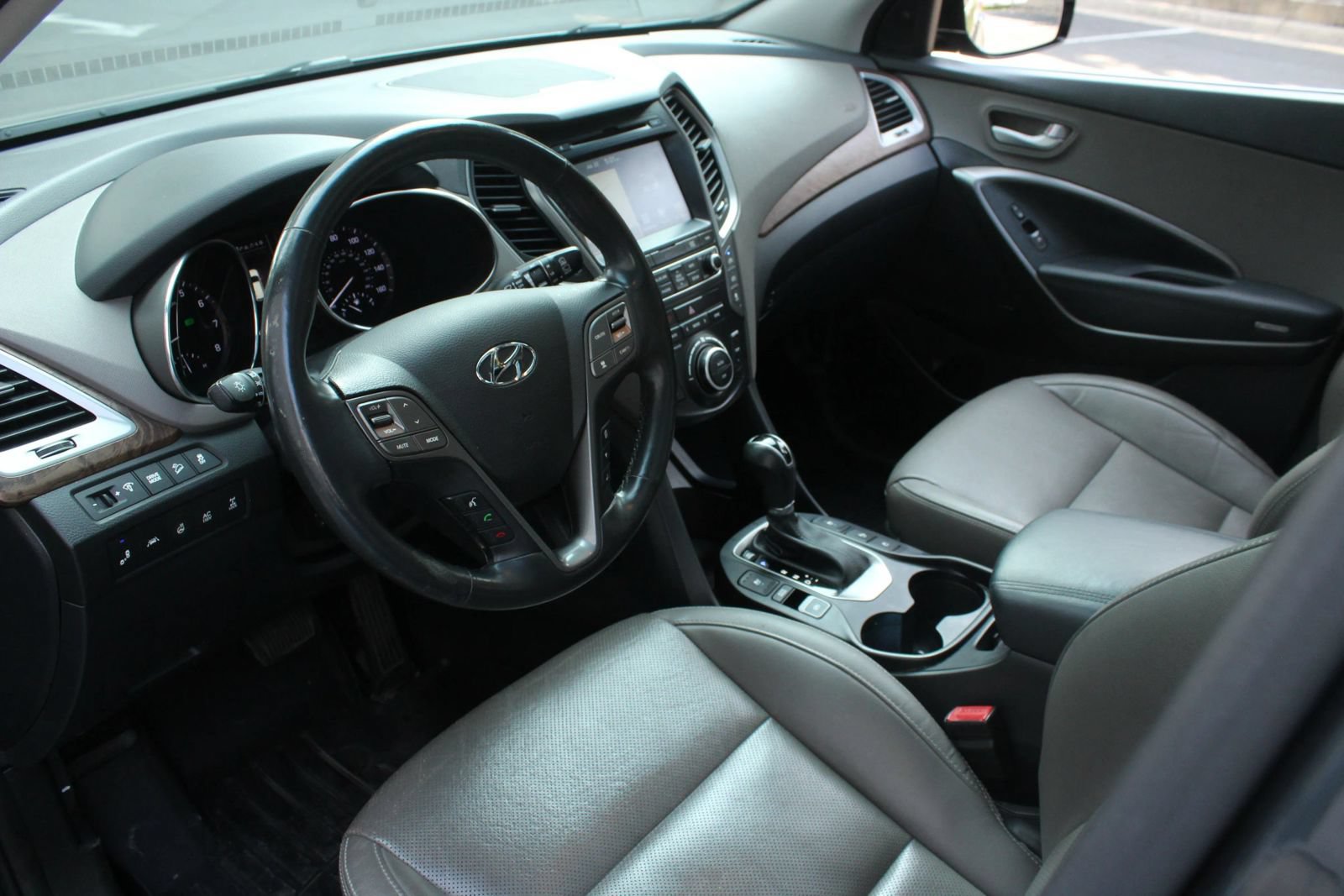 Used 2017 Hyundai Santa Fe Limited AWD/4WD image 13