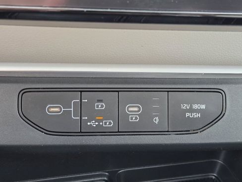 Certified 2025 Kia Carnival SX Prestige FWD image 31