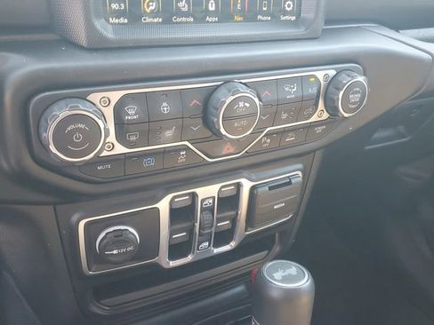 Used 2022 Jeep Wrangler Unlimited Sahara w/ Cold Weather Group image 27