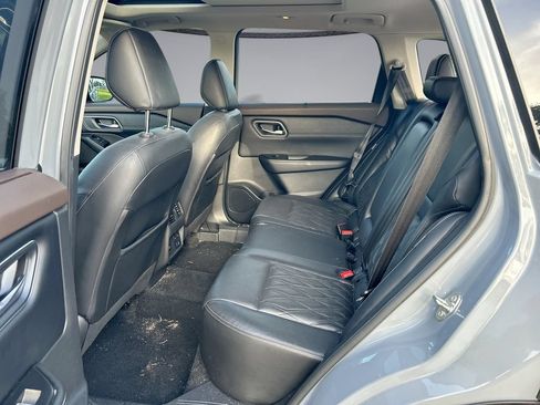 Used 2021 Nissan Rogue Platinum FWD image 32