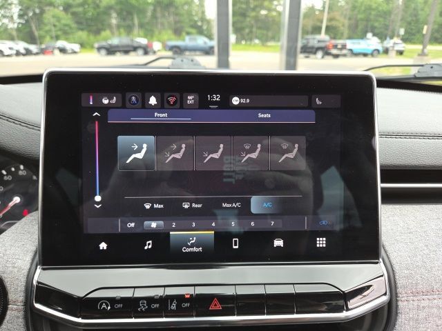 Used 2022 Jeep Compass Latitude AWD/4WD image 13