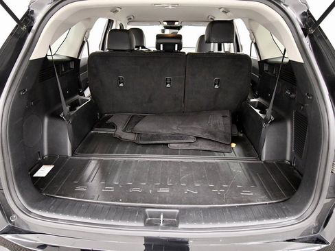 Certified 2025 Kia Sorento S image 7