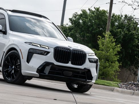 Used 2025 BMW X7 xDrive40i w/ Executive Package image 40