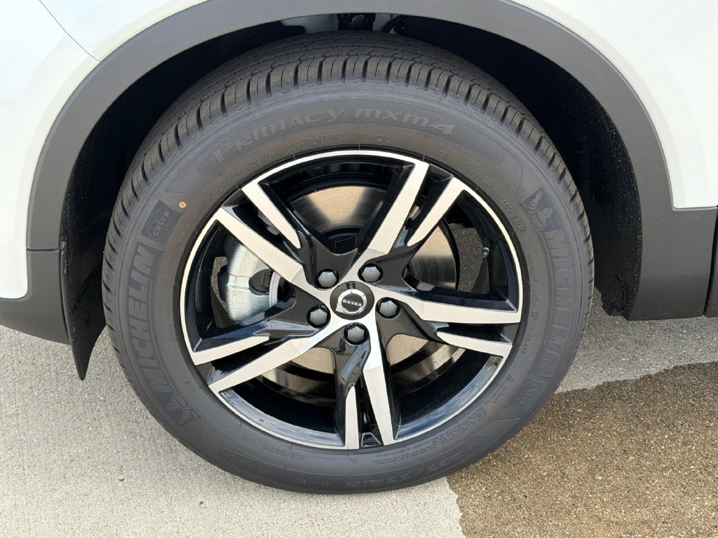 New 2026 Volvo XC40 B5 Core w/ Climate Package AWD/4WD image 8