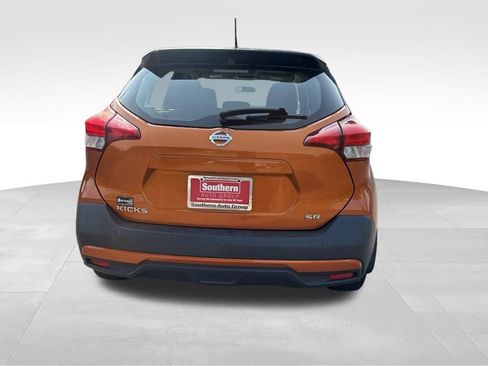 Used 2019 Nissan Kicks SR w/ SR Premium Package FWD image 11