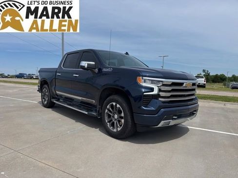 Used 2022 Chevrolet Silverado 1500 High Country w/ Z71 Off-Road Package AWD/4WD image 1