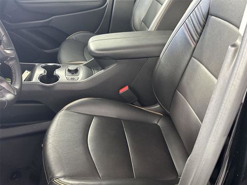 Used 2022 GMC Terrain AT4 w/ Infotainment Package II image 11