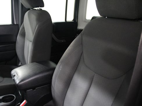 Used 2018 Jeep Wrangler Unlimited Sport image 5