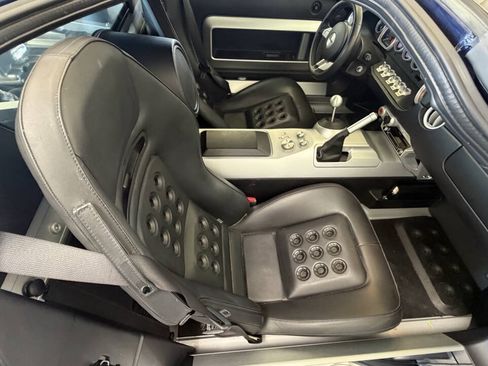 Used 2006 Ford GT RWD image 32