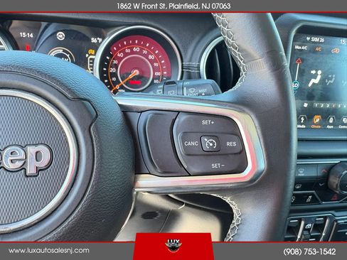 Used 2018 Jeep Wrangler Unlimited Sahara w/ Dual Top Group AWD/4WD image 26
