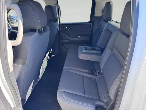 Used 2024 Nissan Frontier SV image 33