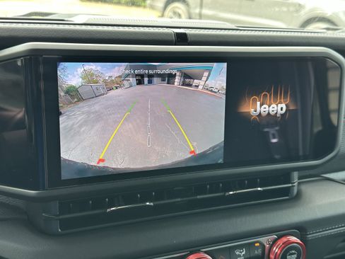 Used 2024 Jeep Wrangler Unlimited Rubicon w/ XTREMEE 35" Tire Package image 30