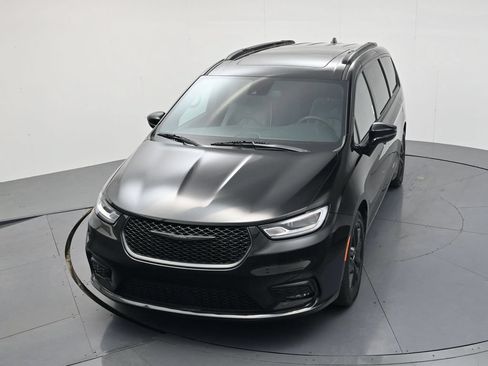 Used 2025 Chrysler Pacifica Limited FWD image 33