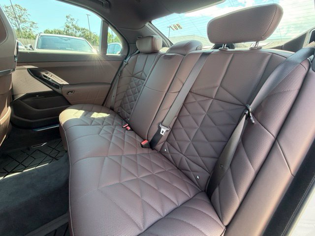 Used 2026 BMW 740i w/ Premium Package RWD image 18