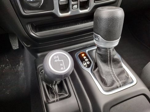 Used 2023 Jeep Wrangler Sahara image 32