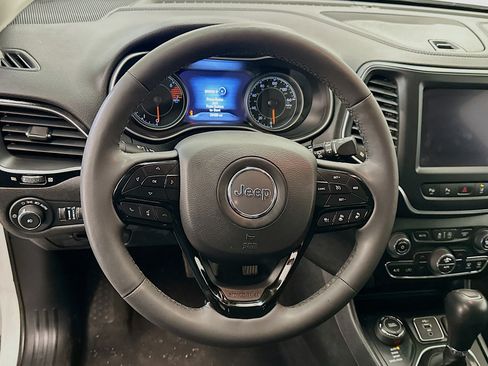 Used 2023 Jeep Cherokee Altitude Lux AWD/4WD image 18
