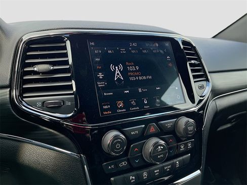 Used 2020 Jeep Grand Cherokee Limited image 15