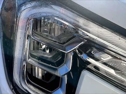 Used 2024 GMC Terrain SLT image 31