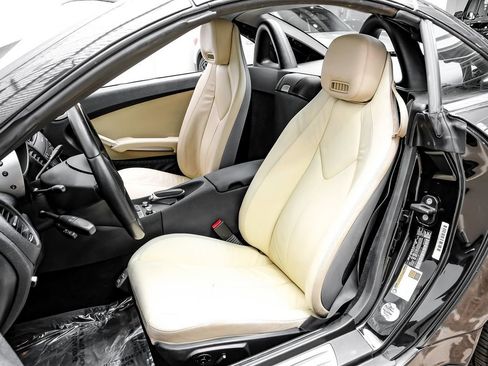 Used 2011 Mercedes-Benz SLK 300 image 29