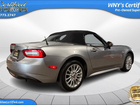 Used 2017 FIAT 124 Spider Classica RWD image 6