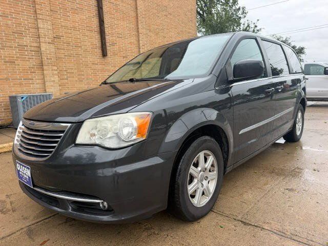 Used 2012 Chrysler Town & Country Touring w/ Entertainment Group #1 FWD image 17