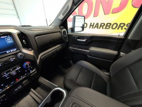 Used 2021 Chevrolet Silverado 2500 LTZ w/ LTZ Premium Package image 27