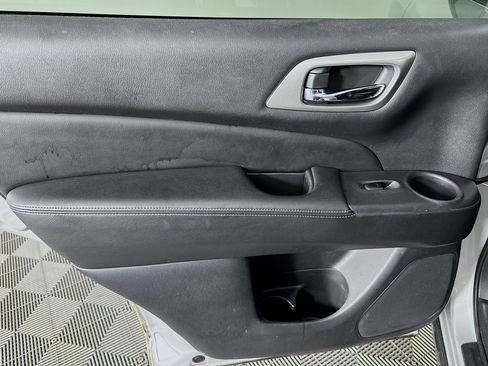 Used 2017 Nissan Pathfinder SL image 25