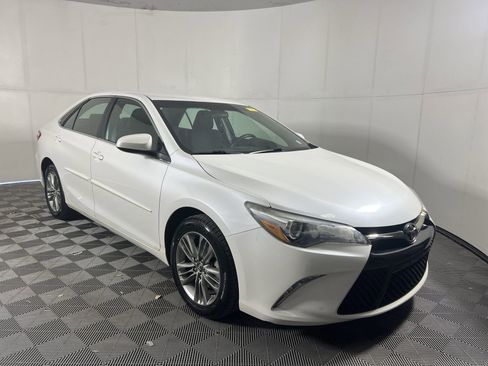 Used 2016 Toyota Camry SE FWD image 1