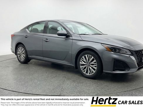 Used 2025 Nissan Altima 2.5 SV image 1