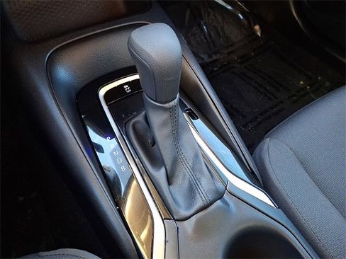 Used 2025 Toyota Corolla LE image 17