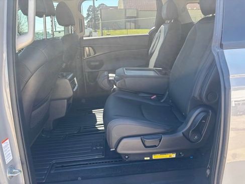 Used 2026 Kia Carnival SX w/ SX Dark Edition Package image 16