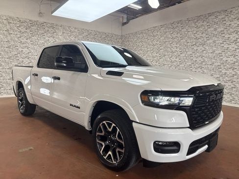Used 2025 RAM 1500 Big Horn AWD/4WD image 1