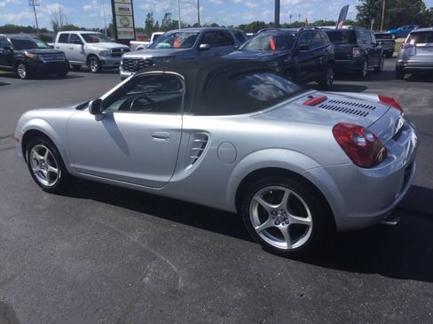 Used 2004 Toyota MR2 RWD image 2