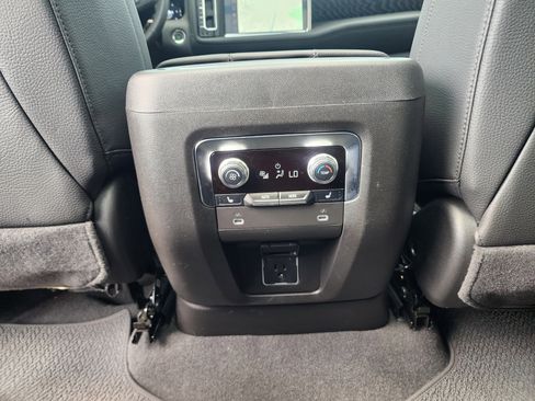 Used 2024 GMC Yukon XL Denali image 18