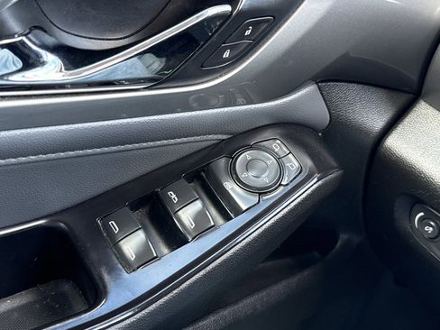 Used 2019 Chevrolet Traverse LT image 16