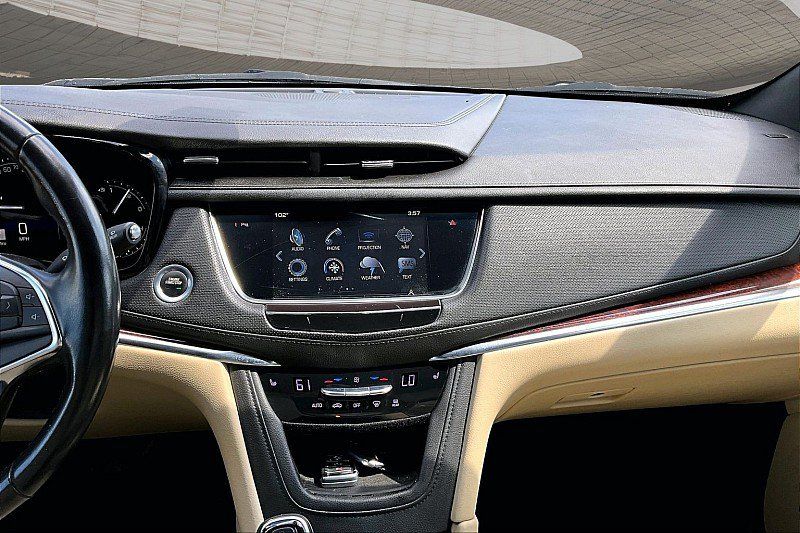 Used 2018 Cadillac XT5 Luxury w/ Driver Awareness Package FWD image 19