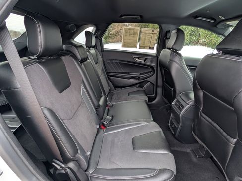 Used 2023 Ford Edge ST image 27