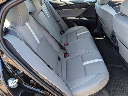 Used 2026 Toyota Camry SE w/ Convenience Package image 5