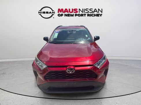 Used 2021 Toyota RAV4 LE AWD/4WD image 4