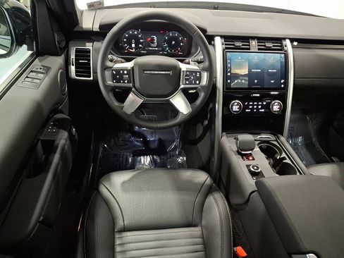 Certified 2025 Land Rover Discovery S image 11
