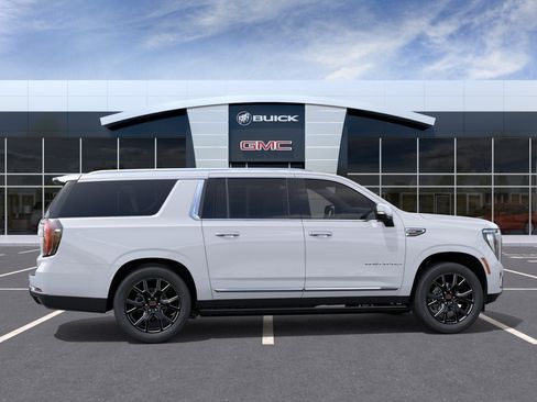 New 2026 GMC Yukon XL Denali w/ Sun & Power Step Package AWD/4WD image 31