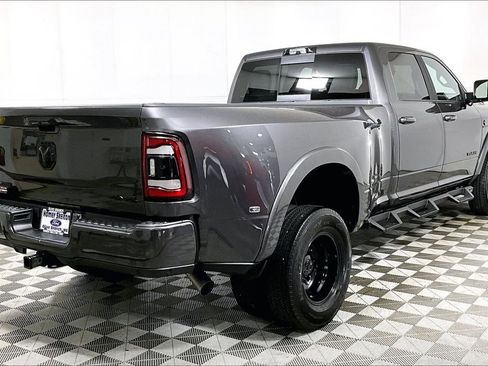 Used 2022 RAM 3500 Laramie w/ Night Edition image 12
