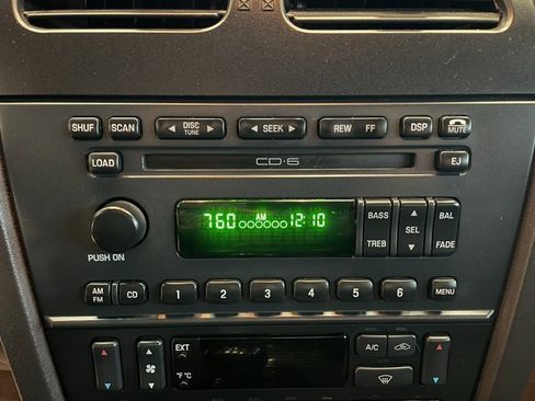 Used 2002 Ford Thunderbird image 17