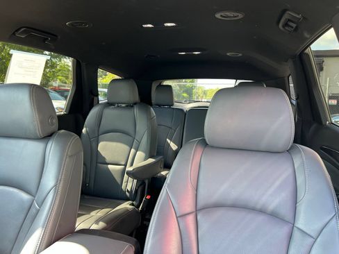 Used 2023 Buick Enclave Essence FWD image 30