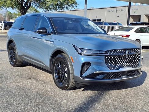 New 2026 Lincoln Nautilus Premier image 3