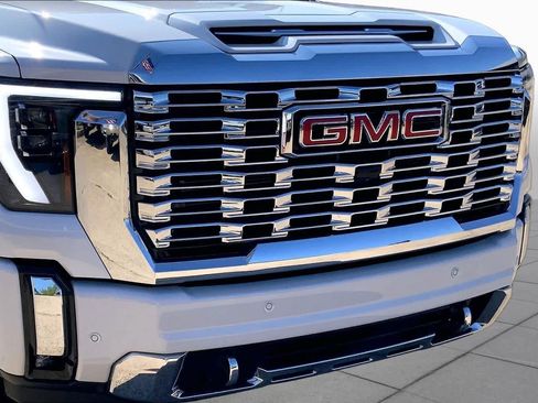 Used 2025 GMC Sierra 2500 Denali w/ Denali Reserve Package AWD/4WD image 28