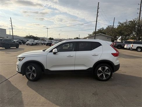 Used 2023 Volvo XC40 B5 Plus w/ Driver Assist Package image 8
