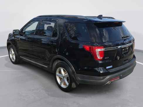 Used 2018 Ford Explorer XLT image 7