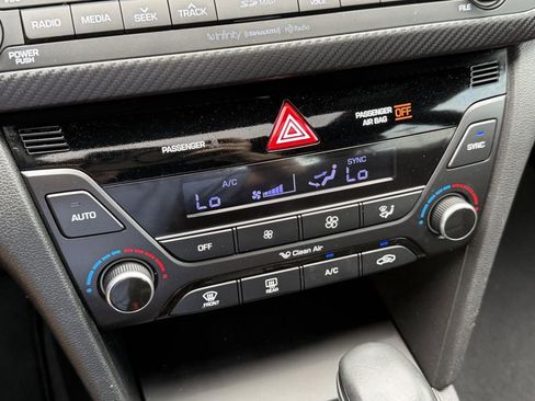Used 2018 Hyundai Elantra Sport w/ Sport Premium Package 03 FWD image 21