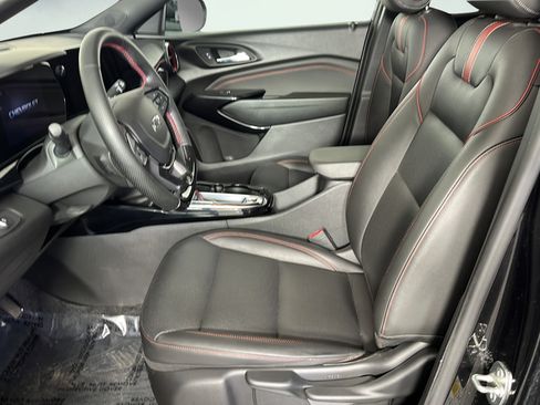 Used 2024 Chevrolet Trax RS w/ Sunroof Package FWD image 24
